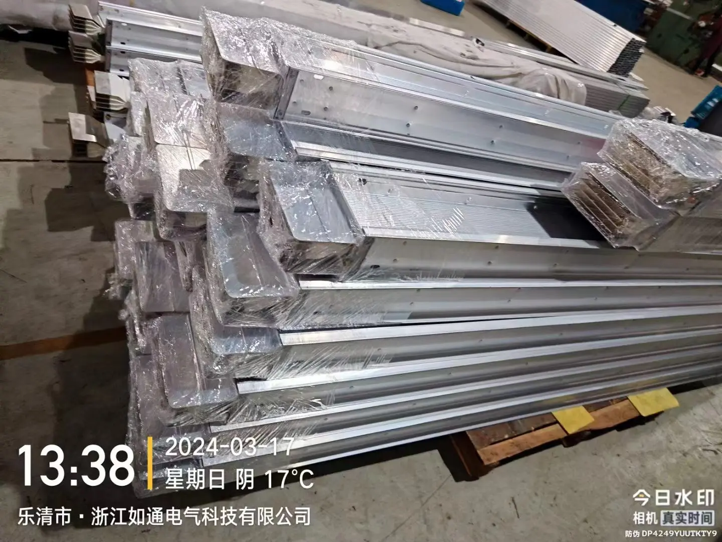 For closed bus ducts, pay attention to the sealing performance of the welding joints.